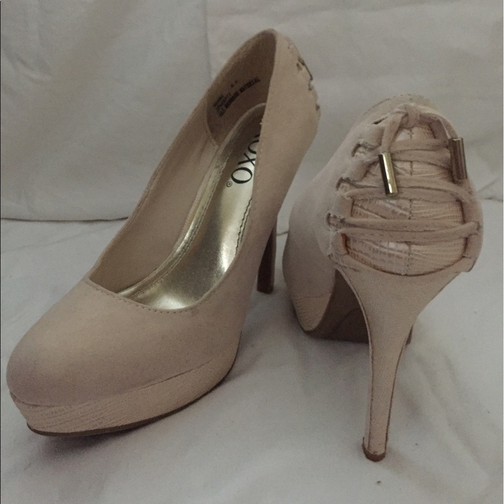 Tan suede pumps